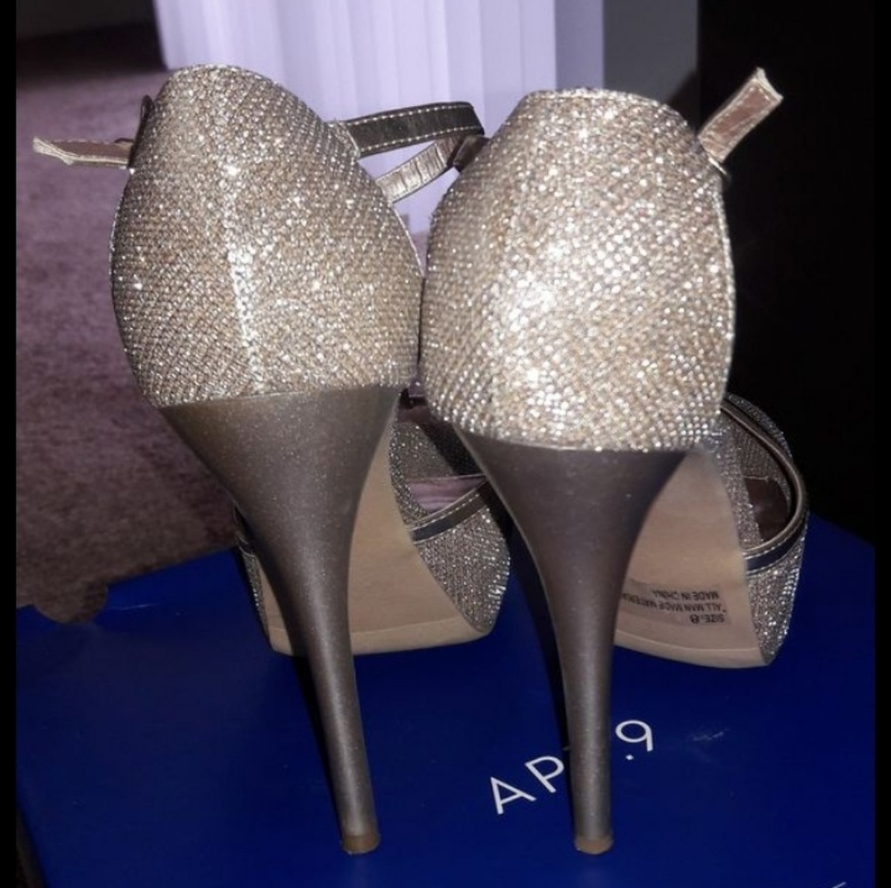 Shoes - Picture 3 of 4